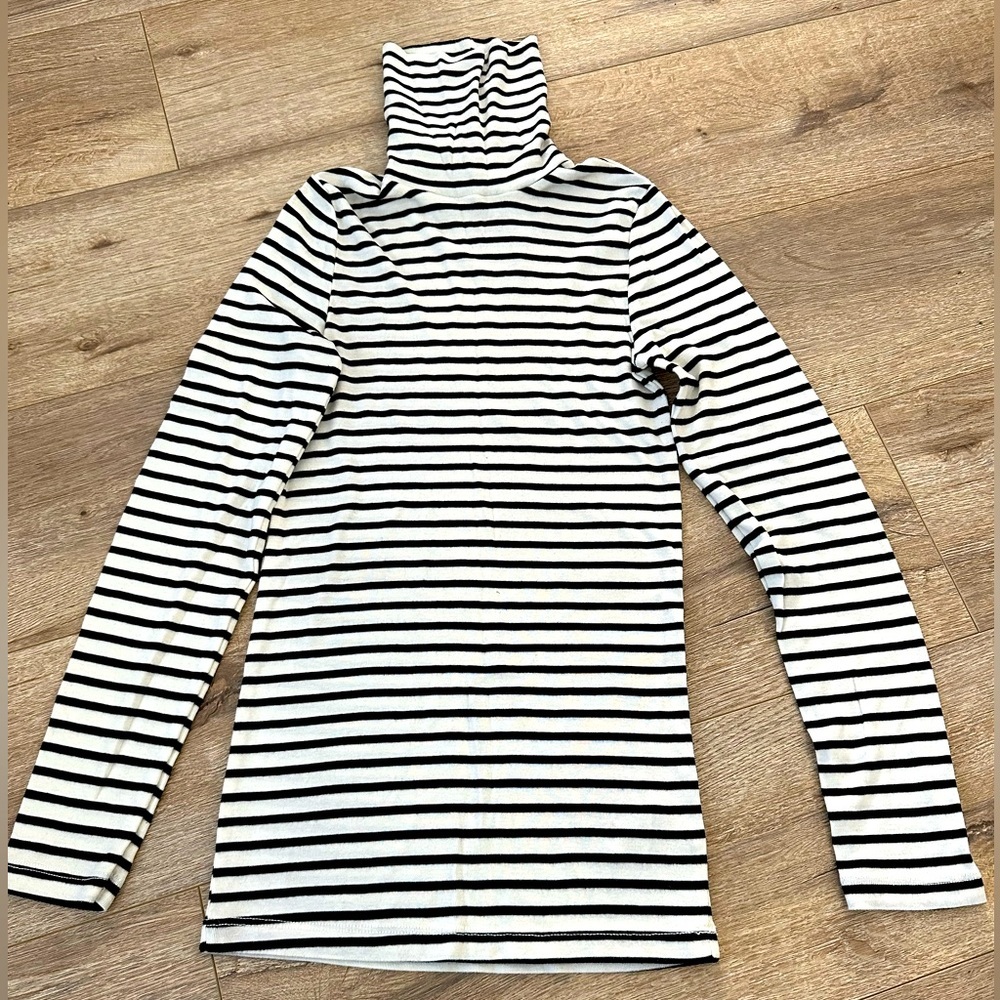 Heavenly soft 7 for all man kind turtle neck top. Size S